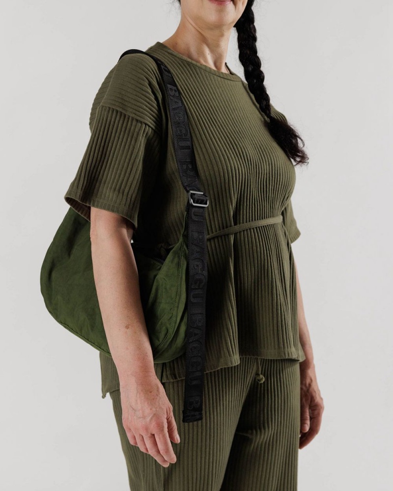 Bolsos Cruzados Baggu Medium Nylon Crescent Verde Oliva | 608345-TSC